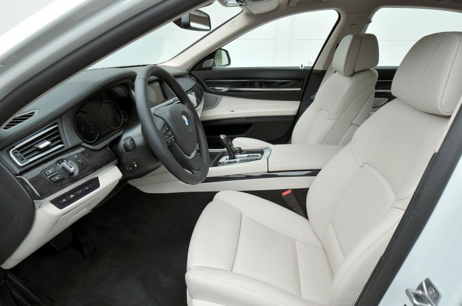 BMW 750i 2013 года  (фото 15 из 56)